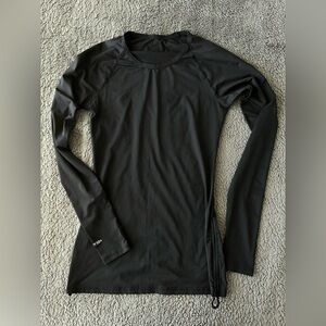 black TYR Belize long-sleeve rashguard size S